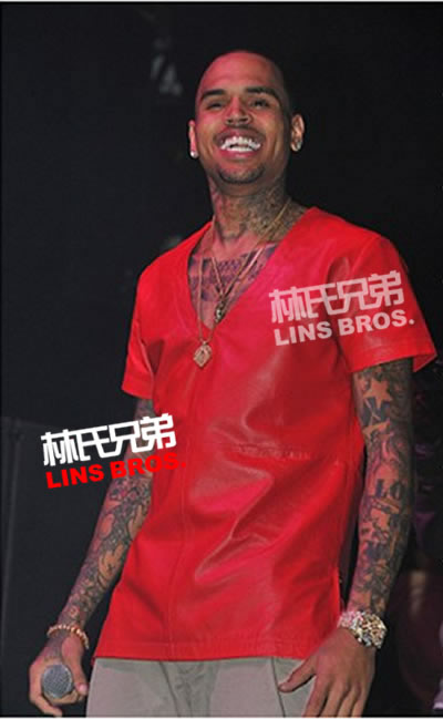 Chris Brown庆祝DJ Prostyle生日现场表演 (7张照片)