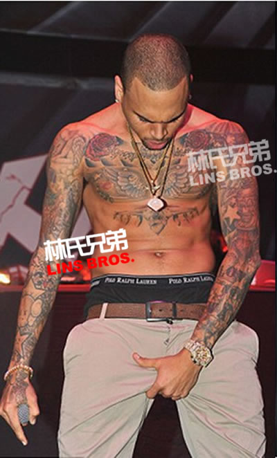 Chris Brown庆祝DJ Prostyle生日现场表演 (7张照片)