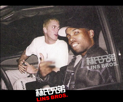 Eminem和已故兄弟Proof, D12在英国现场Freestyle (9分钟视频/2001年)