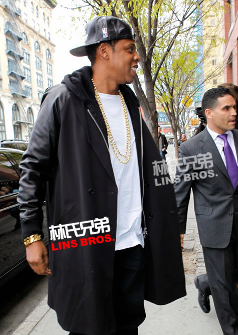 更多照片Jay Z与好兄弟Kanye West重聚在纽约 (8张照片)