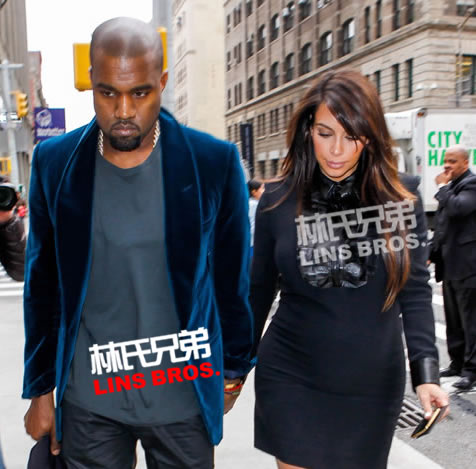 Kanye West和怀孕女友卡戴珊在纽约手牵手.. (14张照片)