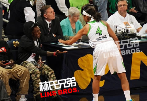 Jay Z把Lil Wayne喜欢的女人签约到Roc Nation Sports (照片)