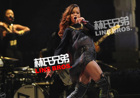 Rihanna在Tampa举行Diamonds世界巡回演唱会 (8张照片)