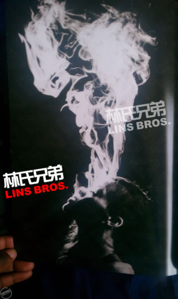 更多照片Rihanna的Diamonds世界巡回演唱会纪念册内页 (16张照片)