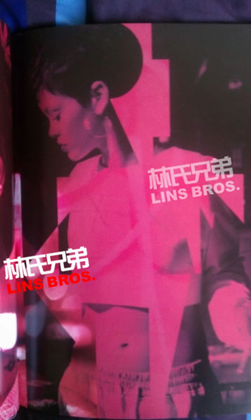 更多照片Rihanna的Diamonds世界巡回演唱会纪念册内页 (16张照片)