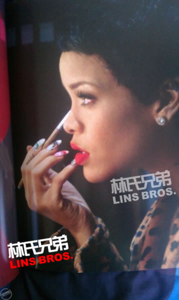 更多照片Rihanna的Diamonds世界巡回演唱会纪念册内页 (16张照片)