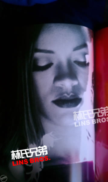 Rihanna的Diamonds世界巡回演唱会纪念册 (16张照片)