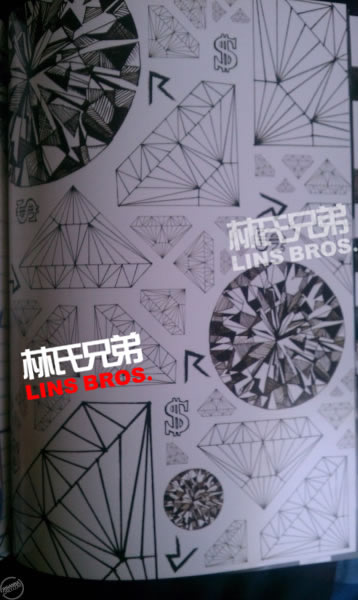 Rihanna的Diamonds世界巡回演唱会纪念册 (16张照片)