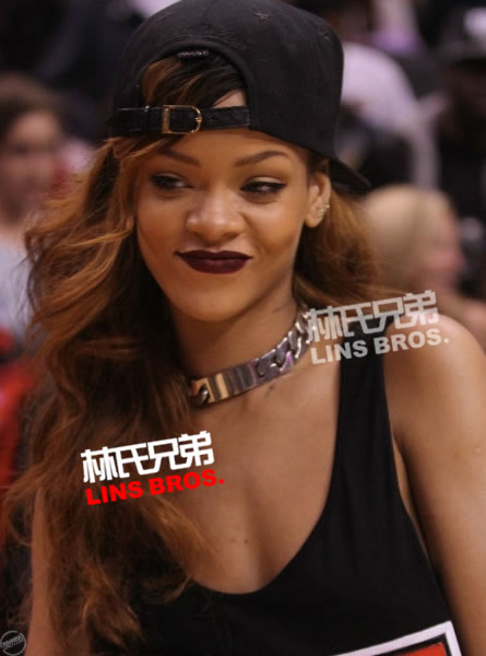 Rihanna没有Chris Brown陪伴看湖人Vs快船比赛..will.i.am上前打招呼 (12张照片)