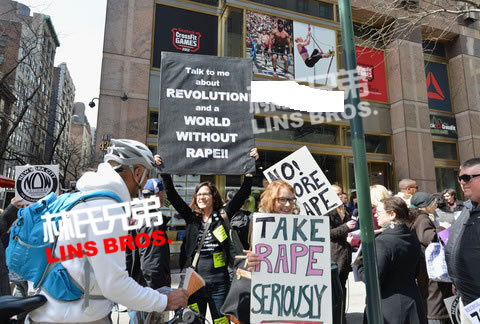 Rick Ross的反对者在某运动品牌商店门口抗议 (10张照片)