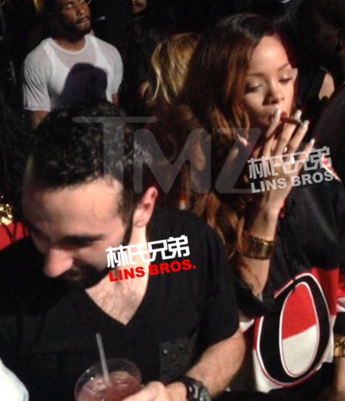 Rihanna与﻿Chris Brown分手后夜店抽烟..但他们可能很快就会重新在一起 (照片)