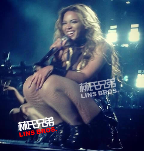 Beyonce首场百变造型炸开2013 The Mrs. Carter Show World巡回演唱会 (14张照片)