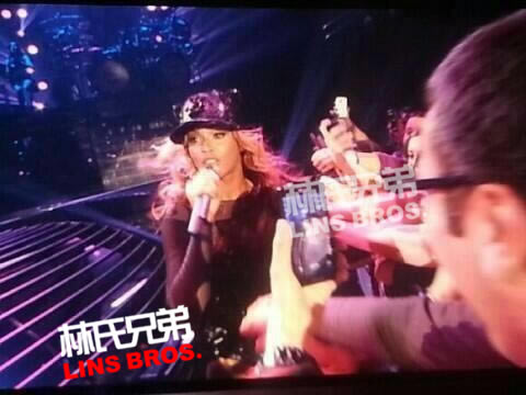 Beyonce首场百变造型炸开2013 The Mrs. Carter Show World巡回演唱会 (14张照片)