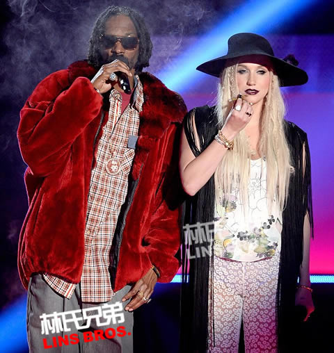Snoop Dogg不担心和Ke$ha舞台上抽大麻? Snoop有执照.. (4张照片) 