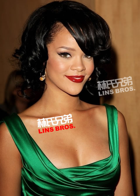 Rihanna喜欢口红..同时把“口红”给吃了进去 (6张照片)
