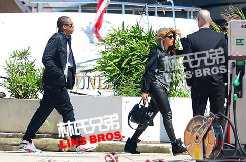 放假了..Jay Z和妻子Beyoncé在法国度假登上游艇...Bey亲妹妹与男朋友一起 (10张照片)