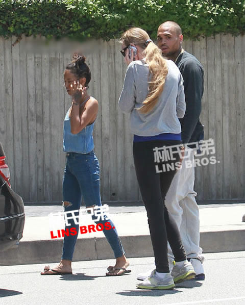 Chris Brown与前女友Karrueche Tran兜风出了事故..开着揽胜路虎撞车照片公布 (4张)