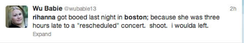 歌迷真的愤怒了! Rihanna波士顿演唱会迟到3个小时引起歌迷强烈不满 (图片)