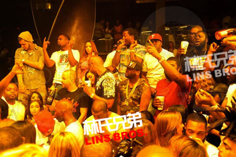 Lil Wayne在迈阿密STORY夜店Party..庆祝兄弟Meek Mill生日 (Pt.2/15张照片)