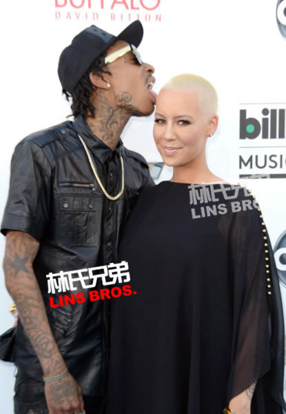 Chris Brown, Wiz Khalifa, Nicki Minaj等在2013 Billboard Music Awards蓝地毯 (照片)