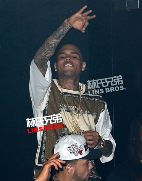 Chris Brown也在拉斯维加斯阵亡将士纪念日周末Party (Pt. 1/13张照片)