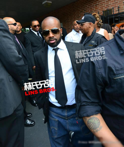 Kris Kross成员Chris Kelly葬礼，组合另一成员Chris Smith哽咽 (19张照片)