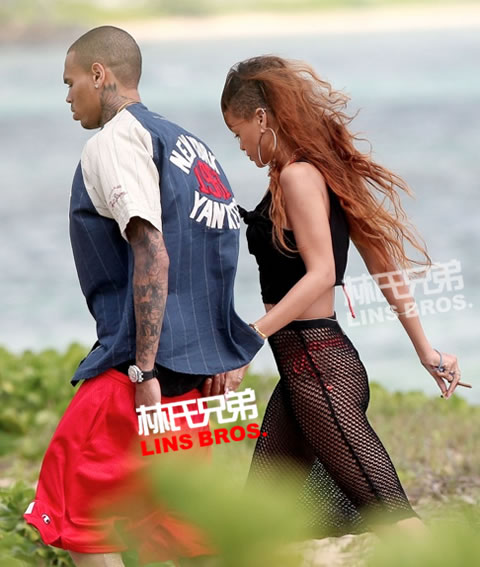 管他父亲怎么看! Chris Brown妈妈就是喜欢Rihanna..不像爸爸 (图片)