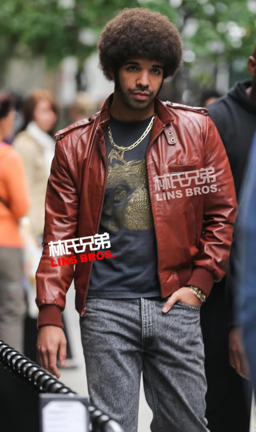 和Kanye West一样 Drake爆炸头加入电影Anchorman王牌播音员2 拍摄现场 (8张照片)