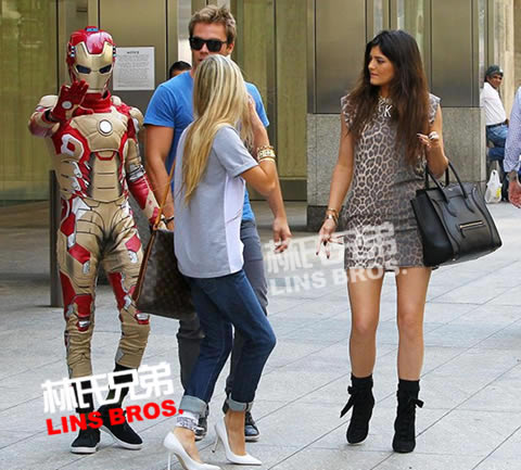 Will Smith儿子Jaden穿上钢铁侠Ironman盔甲 和卡戴珊妹妹Kylie Jenner吃饭..(5张照片)