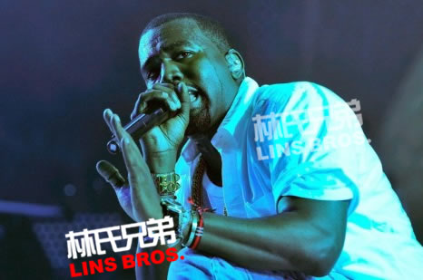 除了I Am A God, Kanye West在2013 MET Gala上表演新歌  (3个视频片段)