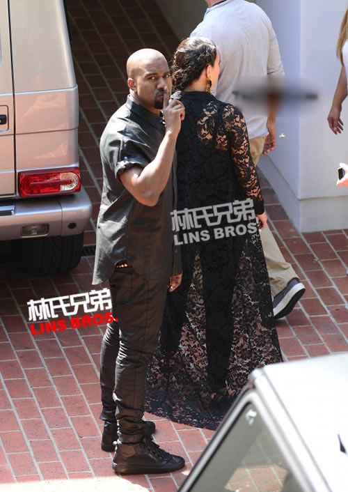 Kanye West和怀孕女友卡戴珊Kim K.在洛杉矶比弗利山庄看房 (3张照片)