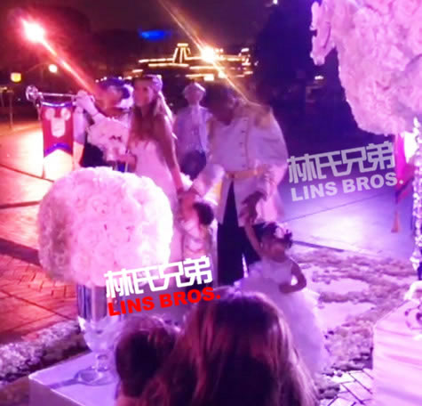 Mariah Carey和老公Nick Cannon在迪士尼乐园庆祝5周年结婚纪念日 (6张照片)