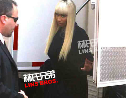 Nicki Minaj荧屏处女秀已经开始拍了 卡梅隆·迪亚兹一起出现在片场.. (照片)