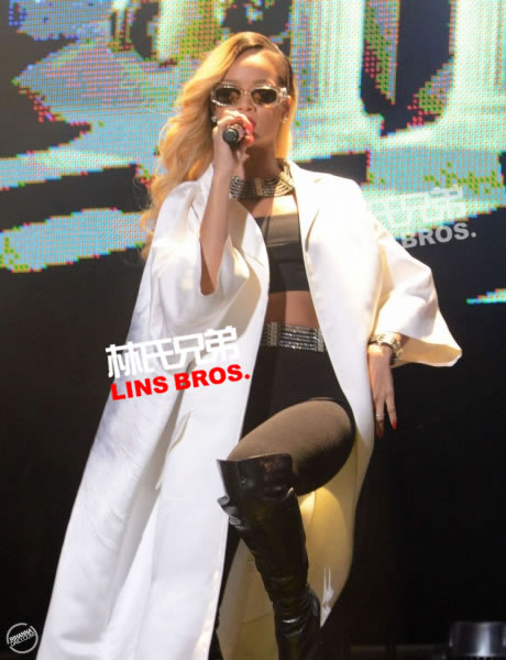 Rihanna来到非洲...在摩洛哥的Mawazine Festival演出 (Pt.1/14张照片)