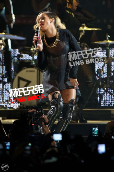 Rihanna的Diamonds世界巡回演出来到欧洲..第一站在西班牙 (26张照片)