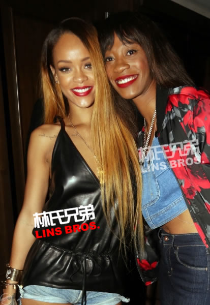 Rihanna在纽约老板Jay Z的体育酒吧40/40 Club观看拳击比赛 (8张照片)