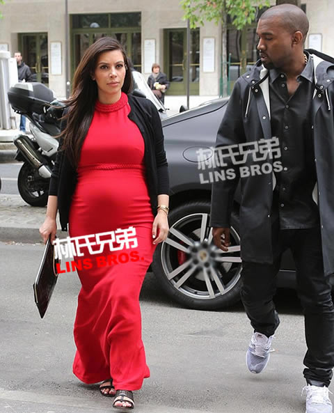 怀孕卡戴珊穿平底鞋和Kanye West法国再次重聚 (6张照片)