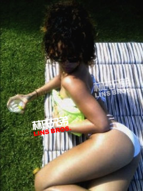 Rihanna爱上喝酒..爱上瓶子和杯子 (25张照片可以证明)
