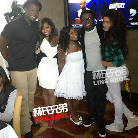 Lil Wayne带着未婚妻Dhea和前妻Toya庆祝女儿Reginae初中毕业 (12张照片)