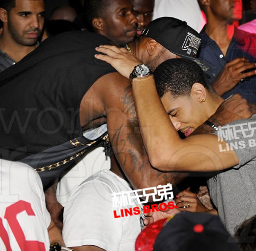 赢了! 韦德, 詹姆斯, 波什等迈阿密总冠军球员与Drake在迈阿密Party庆祝 (13张照片)