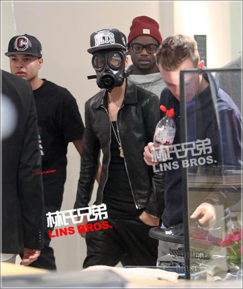 明星们戴不同面具：Eminem, Lil Wayne, Jay Z, Kanye West..防止狗仔和不同理由...(26张照片)