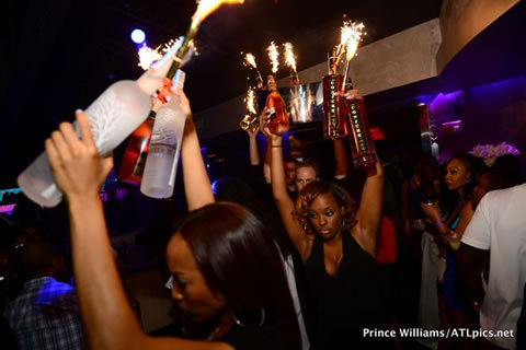 不幸发生了..Ludacris在夜店Party被人用瓶子攻击后打架..场面一片混乱 (视频/9张照片)