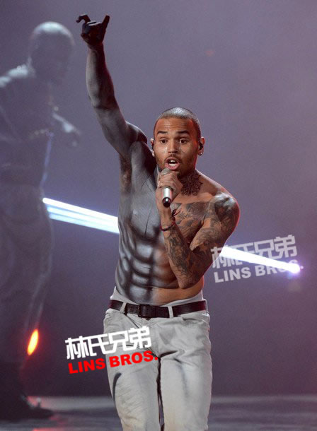 Chris Brown专注于即将到来的BET演出..而不是最近受到的指控 (图片)