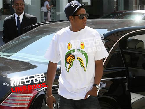 涂鸦艺术 x 工业!! 不久后Jay Z把Swizz Beatz的车盖挂在豪宅墙壁上 (3张照片)
