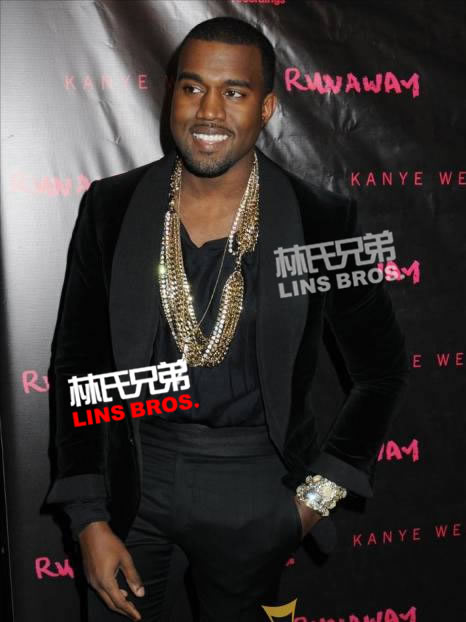 谁都知道Kanye West在引领潮流..二十几张照片看透Yeezy几年来的前卫时尚 (22张照片)