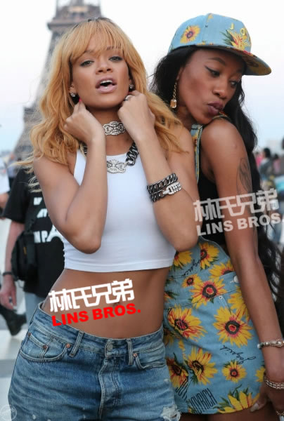 Rihanna享受了一回在法国巴黎的艾菲尔铁塔的浪漫.. (Pt.2/26张照片)