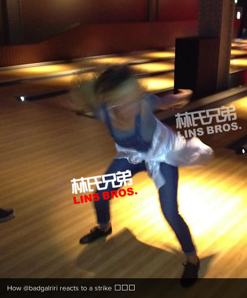 有水平! Rihanna打保龄球..全中后兴奋激动得拍照都变模糊看不清脸 (26张照片)