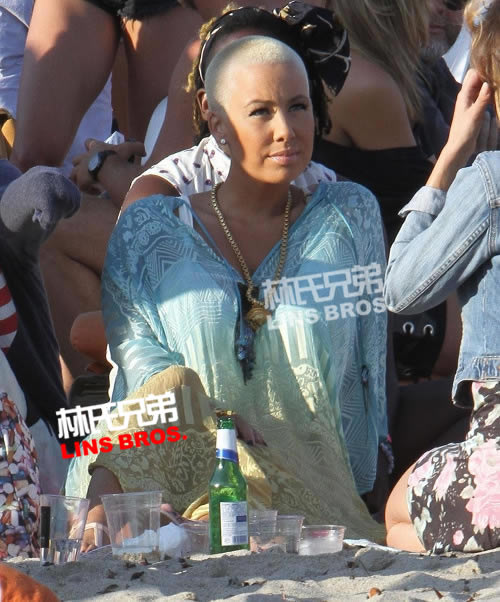 Amber Rose, Christina Milian参加帕丽斯希尔顿沙滩派对 (10张照片)