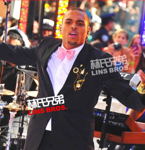 Chris Brown 继续预览3首新歌Favorite Girl, Love The Way (U Make Love)等 (3个视频)
