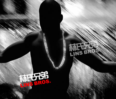Kanye West 在官方网站上发布 Black Skinhead官方MV.. Yeezy赤裸上身 (视频)